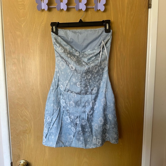 Princess Polly Ramie Strapless Mini Dress Blue
Strapless Blue Floral Dress - Picture 3 of 4